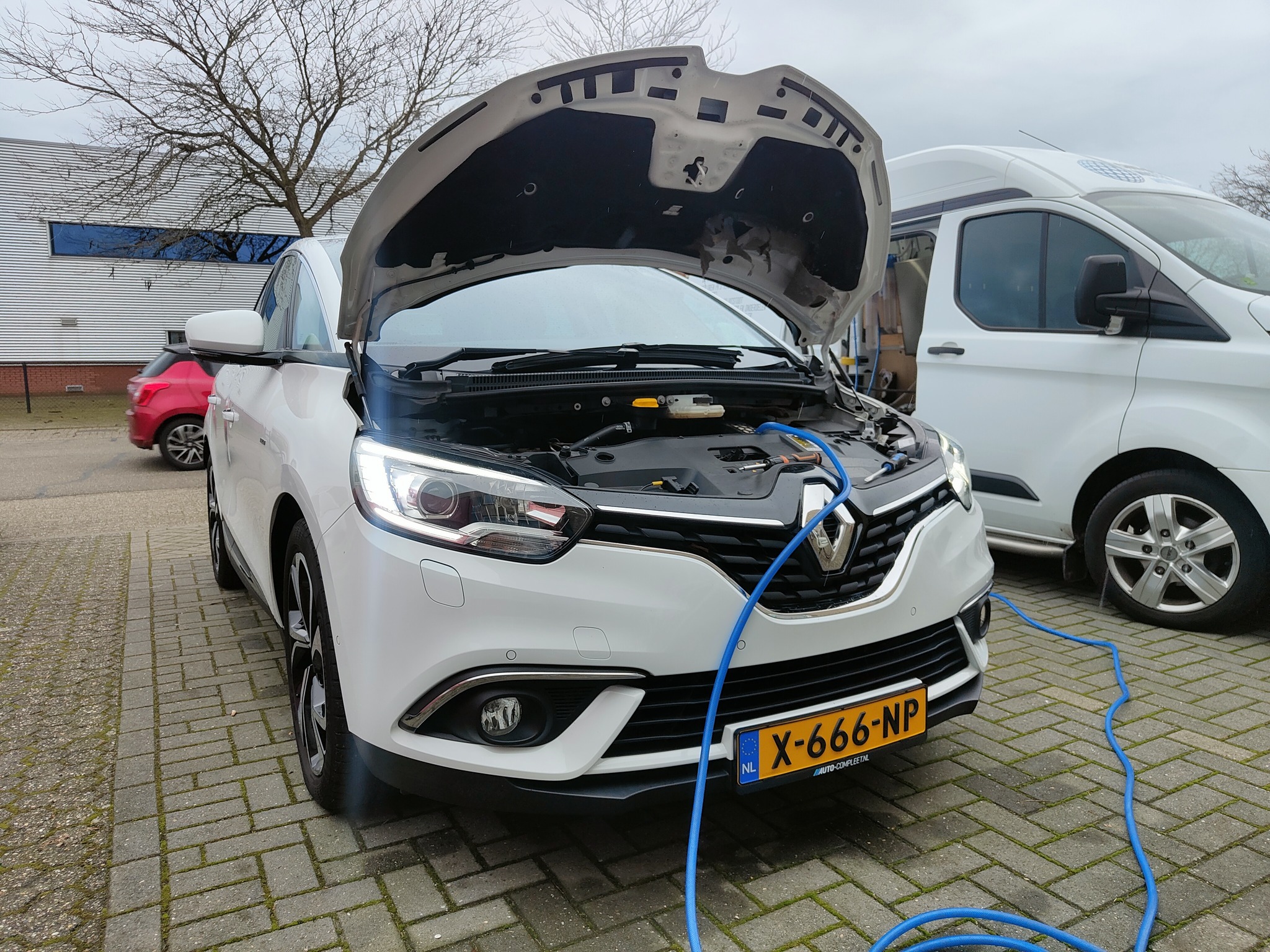 motorreiniging voor een devils car